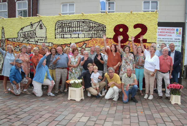 Onthulling Reuze Dahlia Mozaïek